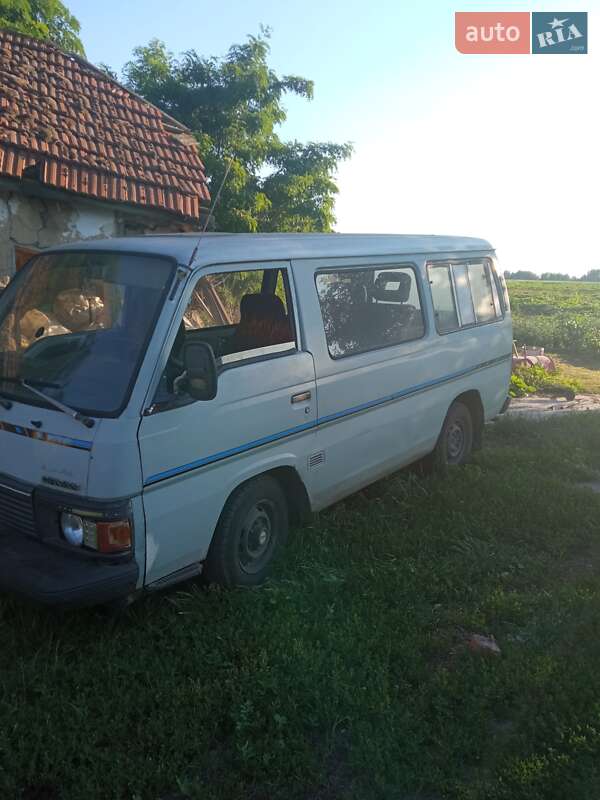 Мінівен Nissan Urvan 1991 в Оржиці
