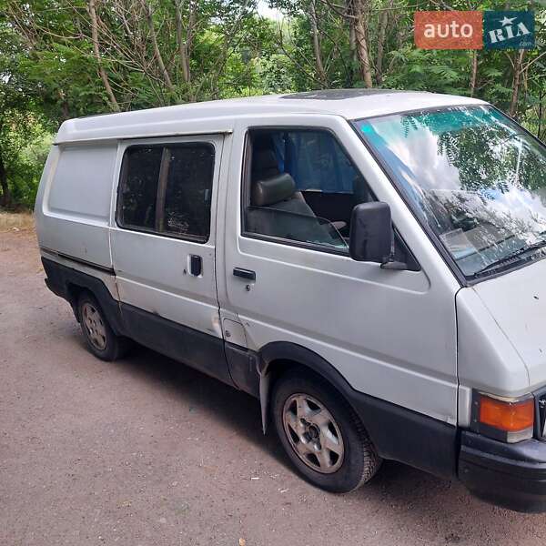 Мінівен Nissan Vanette 1988 в Запоріжжі