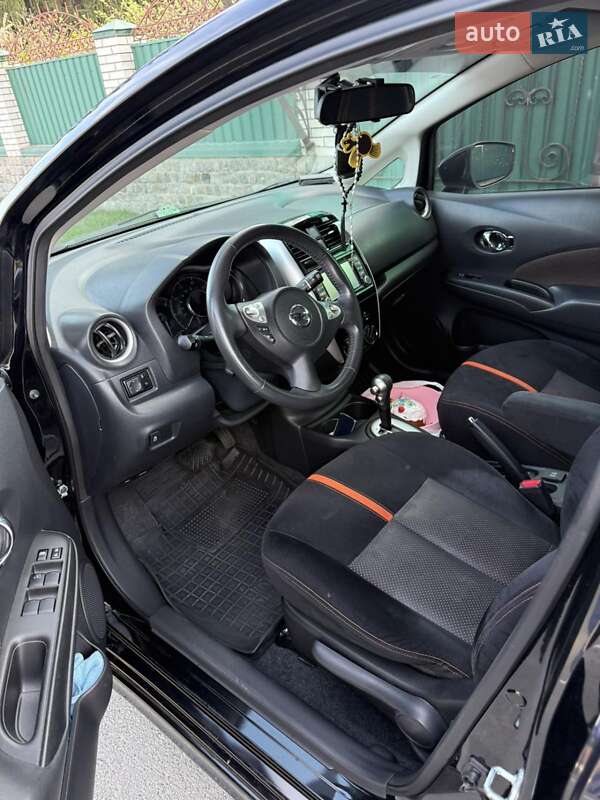 Хэтчбек Nissan Versa Note 2015 в Святопетровское