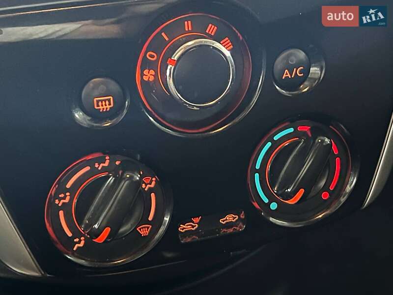 Хэтчбек Nissan Versa Note 2014 в Одессе