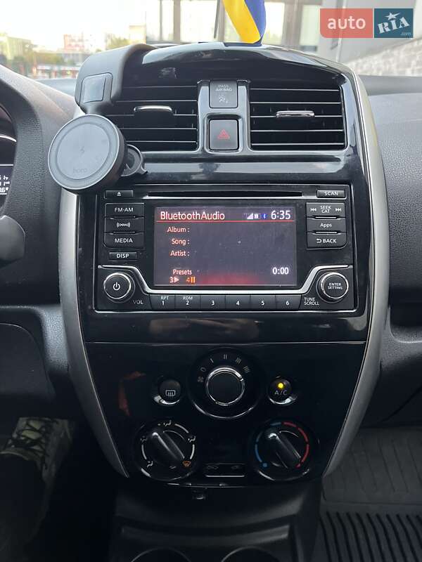 Хэтчбек Nissan Versa Note 2016 в Львове