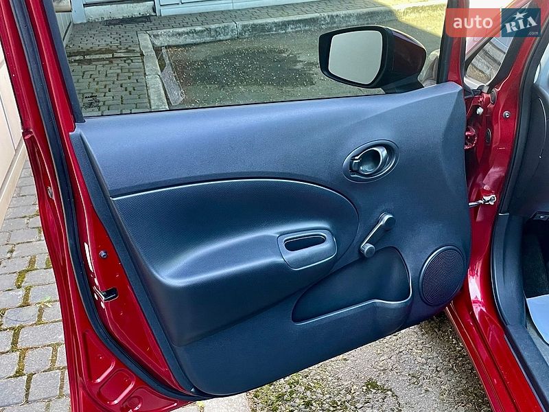 Хэтчбек Nissan Versa Note 2016 в Киеве