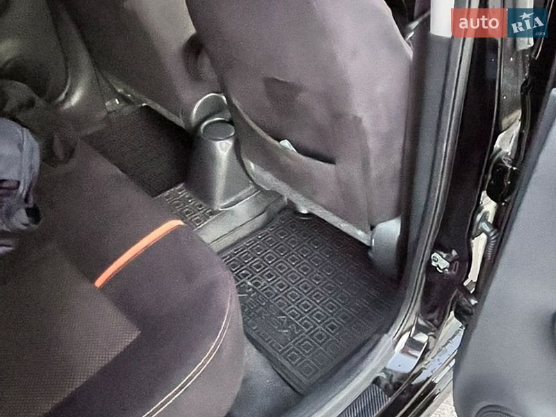 Хэтчбек Nissan Versa Note 2017 в Запорожье