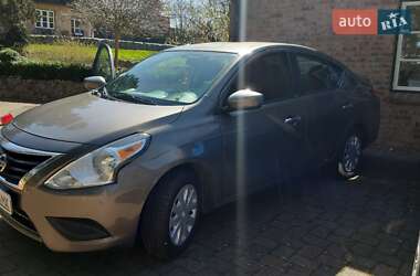 Седан Nissan Versa 2016 в Одесі