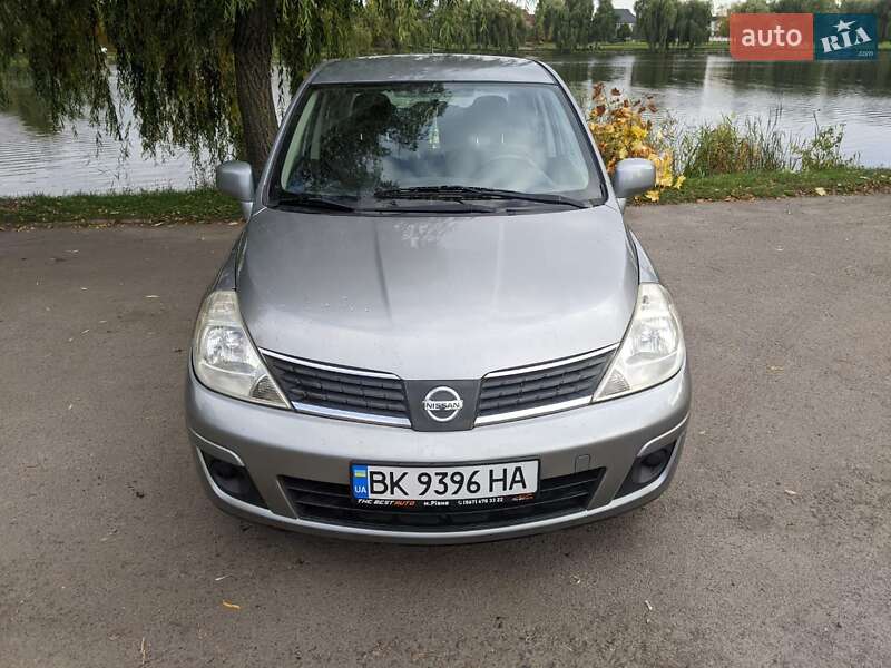Седан Nissan Versa 2007 в Рівному