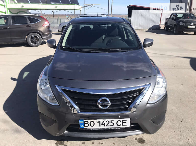 Седан Nissan Versa 2017 в Тернополі