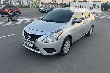 Седан Nissan Versa 2018 в Ровно