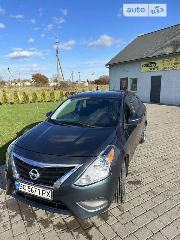 Седан Nissan Versa 2016 в Львові