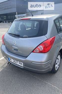 Хэтчбек Nissan Versa 2010 в Киеве