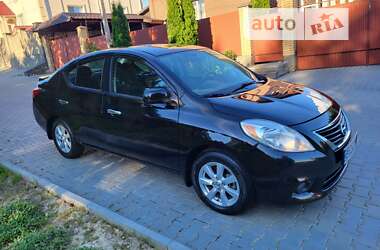 Седан Nissan Versa 2013 в Хмельницком