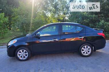 Седан Nissan Versa 2013 в Хмельницком