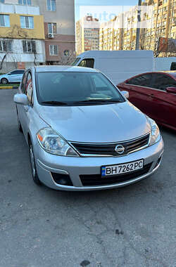 Хэтчбек Nissan Versa 2011 в Одессе