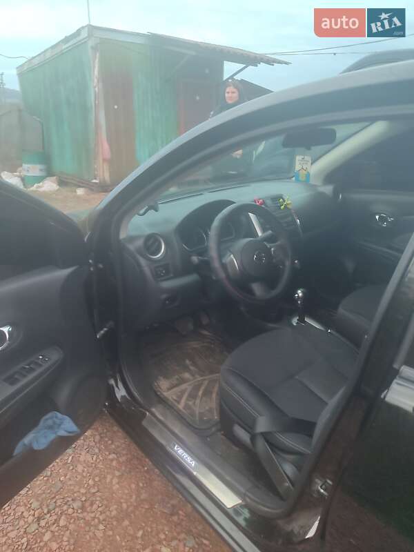 Седан Nissan Versa 2013 в 