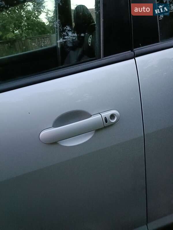 Хэтчбек Nissan Versa 2008 в Бородянке