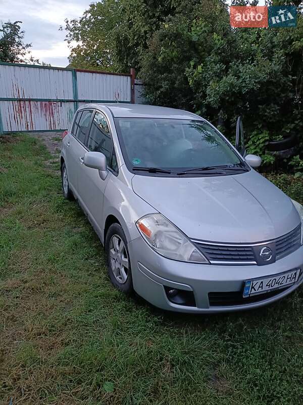 Хэтчбек Nissan Versa 2008 в Бородянке