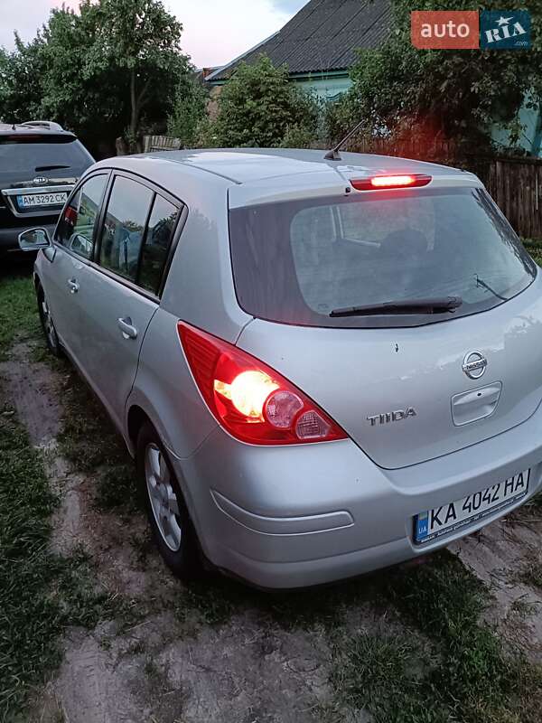 Хэтчбек Nissan Versa 2008 в Бородянке