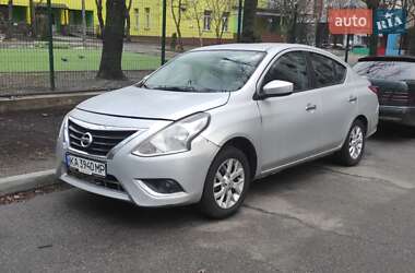 Седан Nissan Versa 2017 в Києві