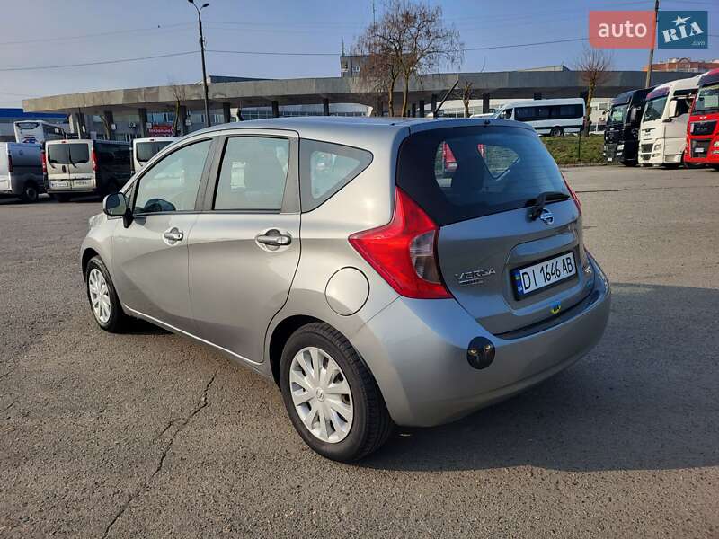 Седан Nissan Versa 2014 в Хмельницькому