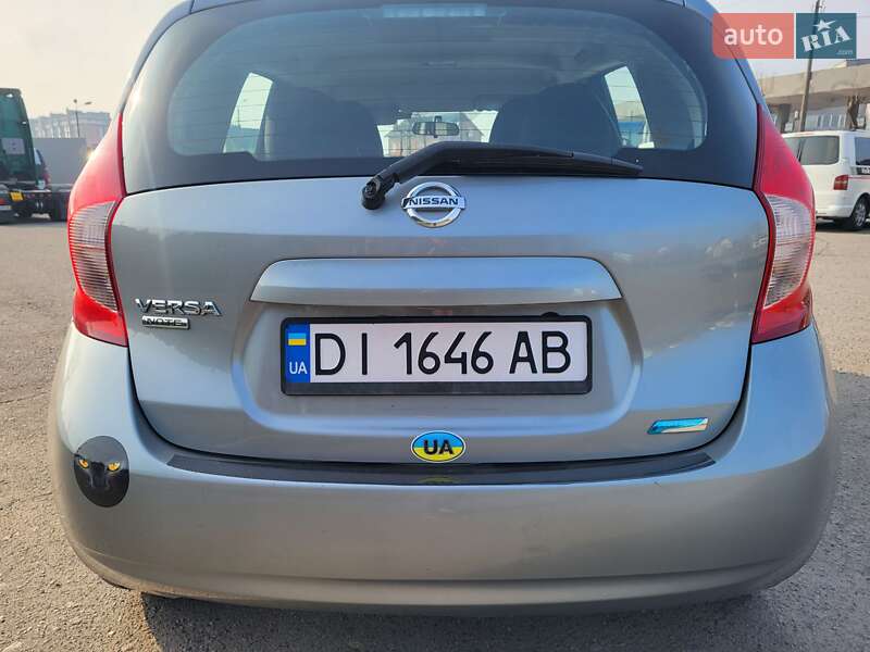 Седан Nissan Versa 2014 в Хмельницькому