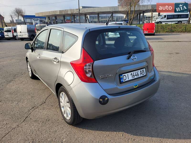 Седан Nissan Versa 2014 в Хмельницькому