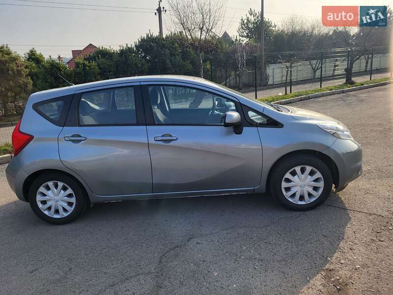 Седан Nissan Versa 2014 в Хмельницькому