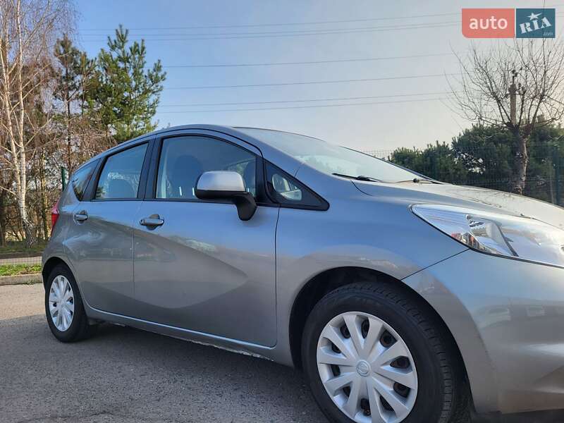 Седан Nissan Versa 2014 в Хмельницькому