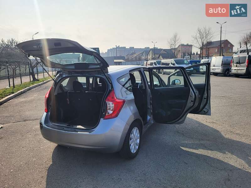 Седан Nissan Versa 2014 в Хмельницькому