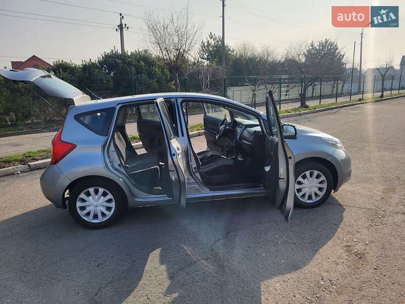 Седан Nissan Versa 2014 в Хмельницькому