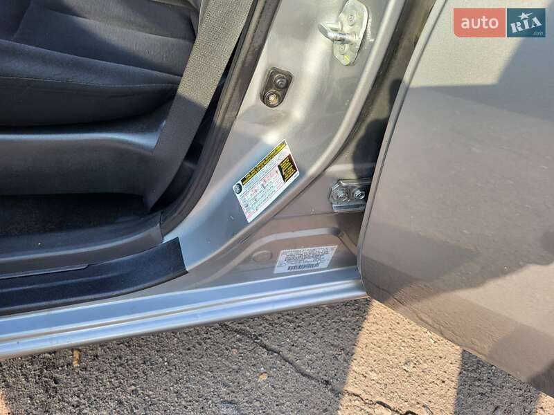 Седан Nissan Versa 2014 в Хмельницькому