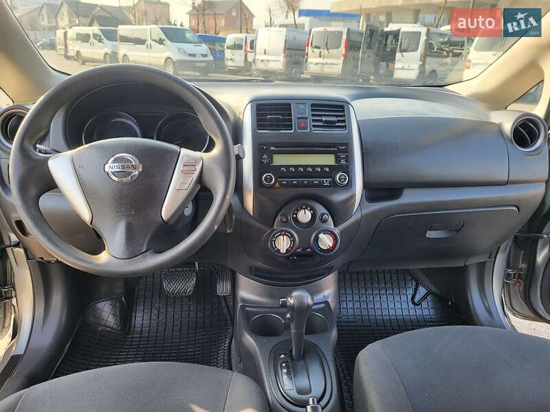Седан Nissan Versa 2014 в Хмельницькому
