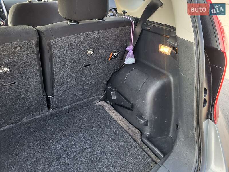 Седан Nissan Versa 2014 в Хмельницькому