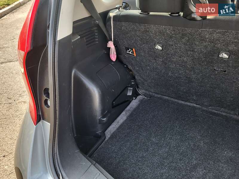 Седан Nissan Versa 2014 в Хмельницькому