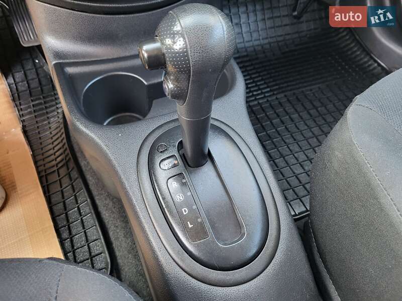 Седан Nissan Versa 2014 в Хмельницькому