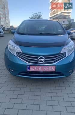 Седан Nissan Versa 2015 в Львове