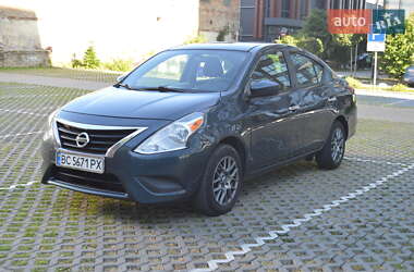 Седан Nissan Versa 2016 в Львові