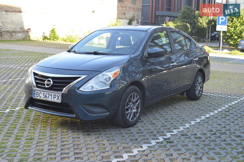 Nissan Versa 2016