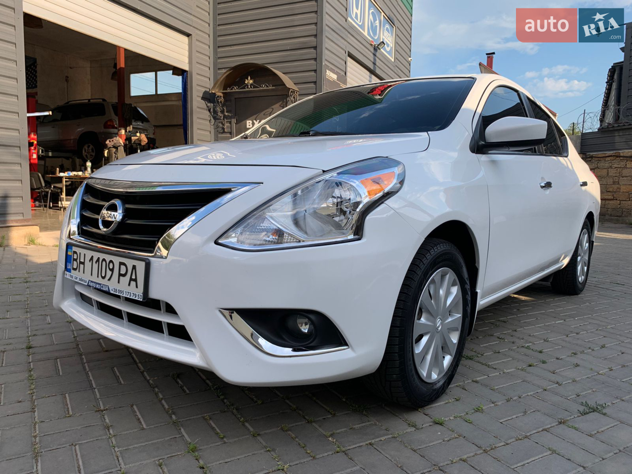 2017 Nissan Versa - мініатюра 24