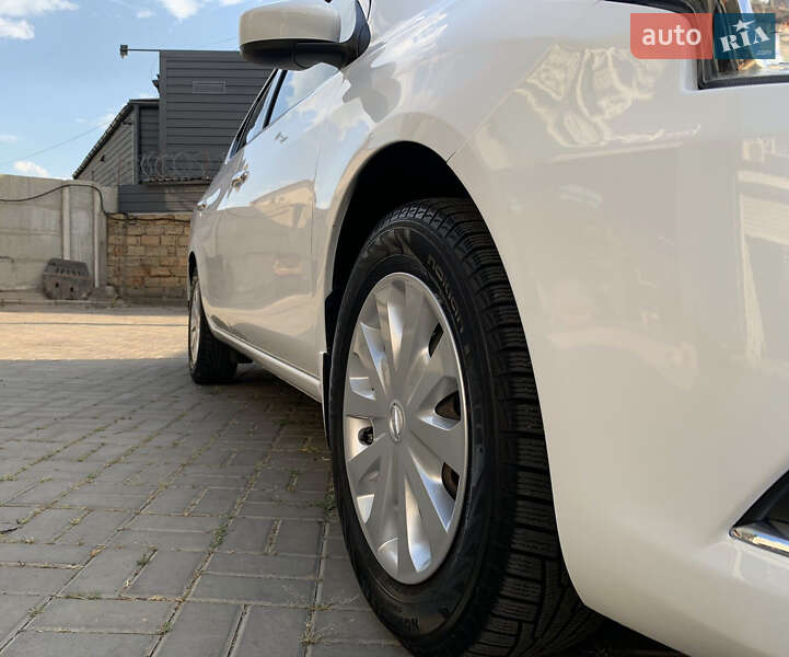 Седан Nissan Versa 2016 в Одесі