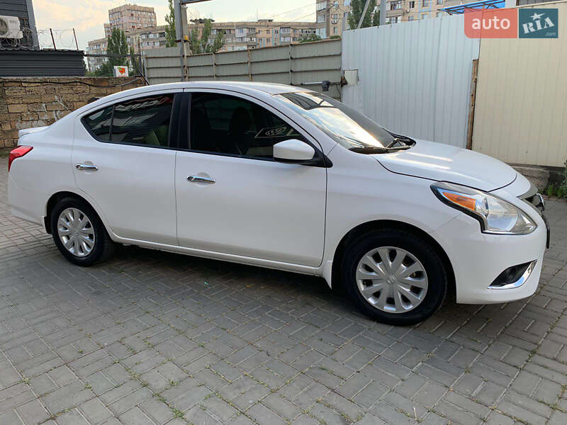 Седан Nissan Versa 2016 в Одесі
