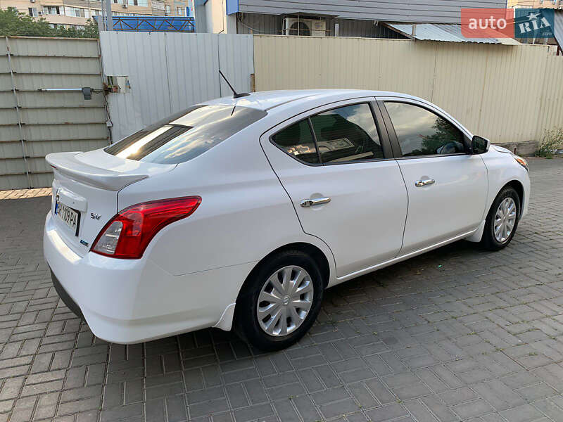 Седан Nissan Versa 2016 в Одесі