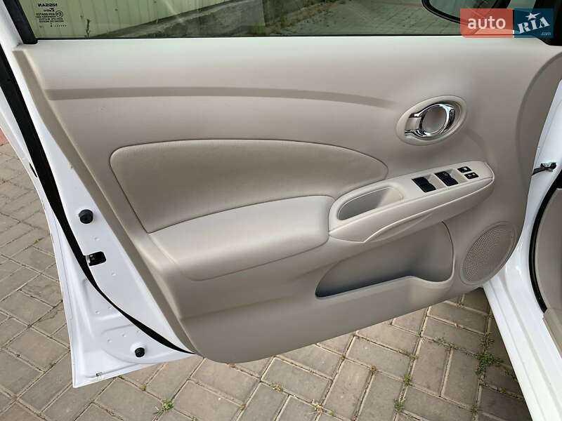 Седан Nissan Versa 2016 в Одесі