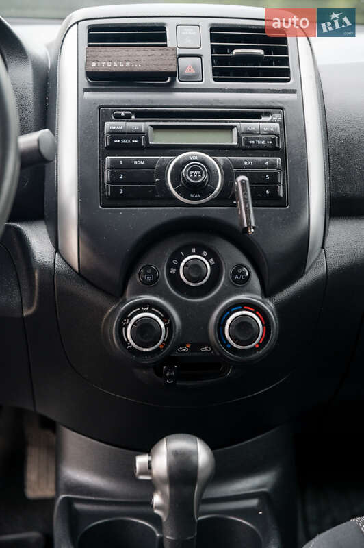 Седан Nissan Versa 2014 в Ивано-Франковске