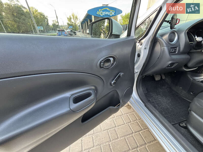 Седан Nissan Versa 2016 в Дніпрі фото 20 Седан Nissan Versa 2016 в Дніпрі