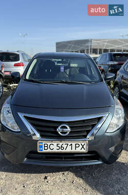 Седан Nissan Versa 2016 в Львові