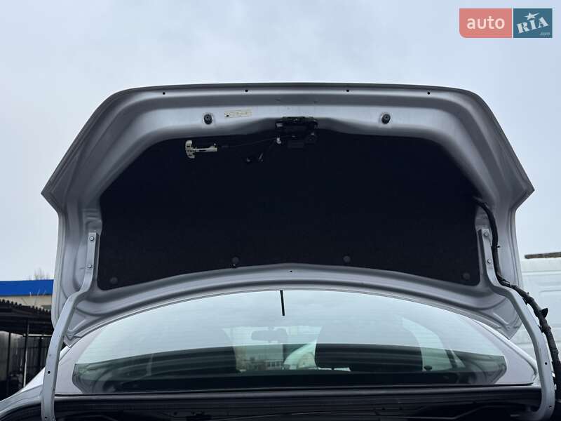 Седан Nissan Versa 2018 в Одесі