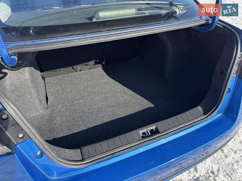 Седан Nissan Versa 2019 в Києві