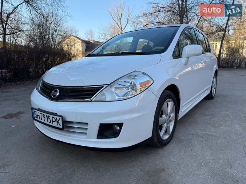 Хэтчбек Nissan Versa 2010 в Одессе