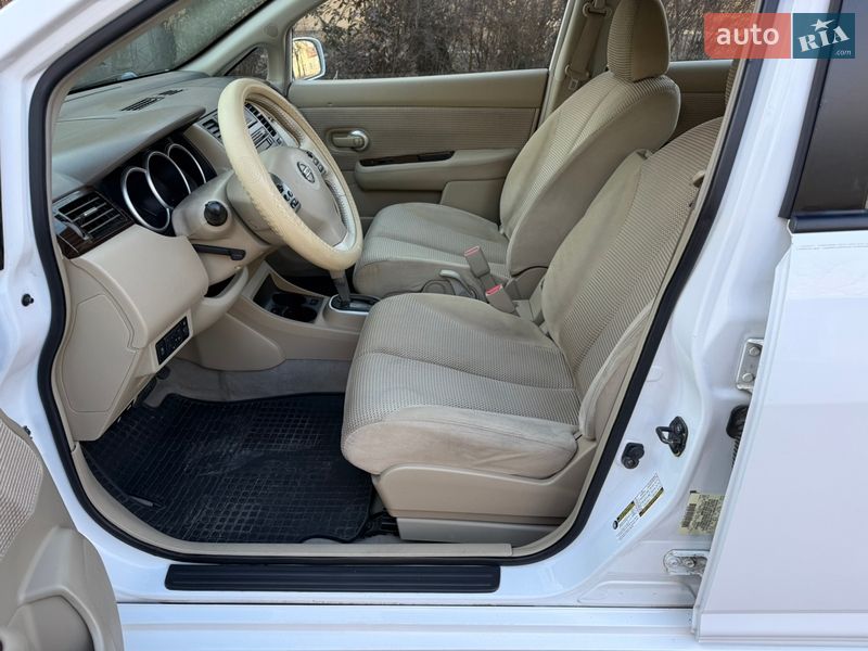 Хэтчбек Nissan Versa 2010 в Одессе