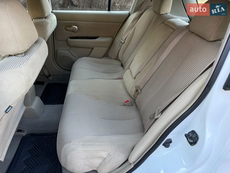 Хэтчбек Nissan Versa 2010 в Одессе