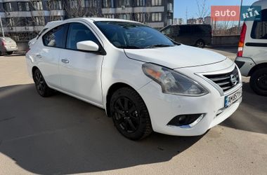 Седан Nissan Versa 2017 в Киеве